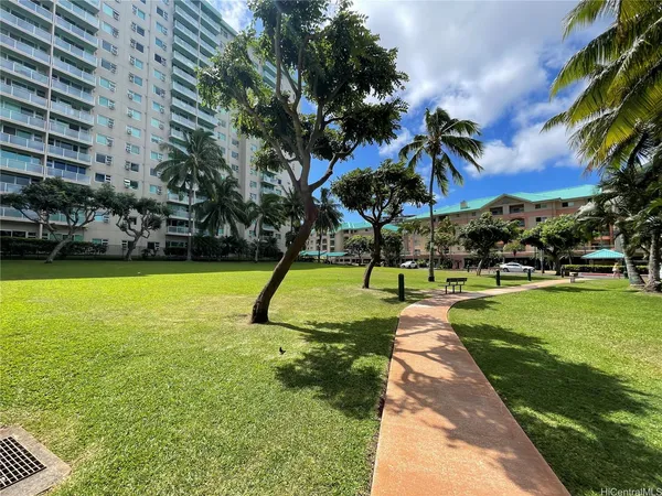 $2,700 | 1080 Ala Napunani Street, Unit 313, Honolulu, HI 96818