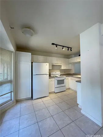 $2,700 | 1080 Ala Napunani Street, Unit 313, Honolulu, HI 96818