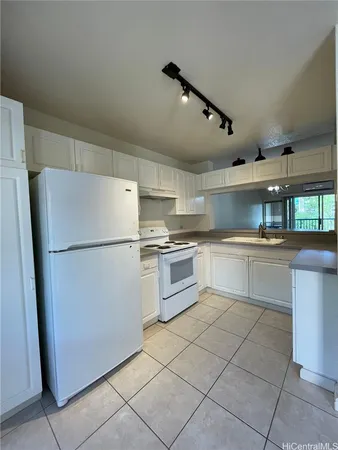 $2,700 | 1080 Ala Napunani Street, Unit 313, Honolulu, HI 96818
