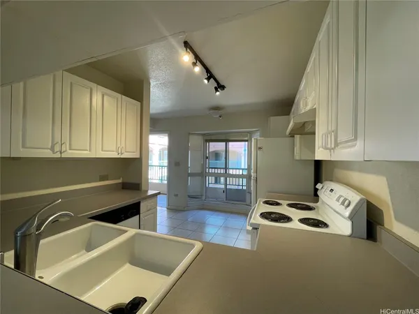 $2,700 | 1080 Ala Napunani Street, Unit 313, Honolulu, HI 96818