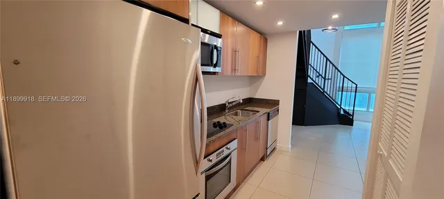 $2,875 | 300 South Biscayne Boulevard, Unit L1004, Miami, FL 33131