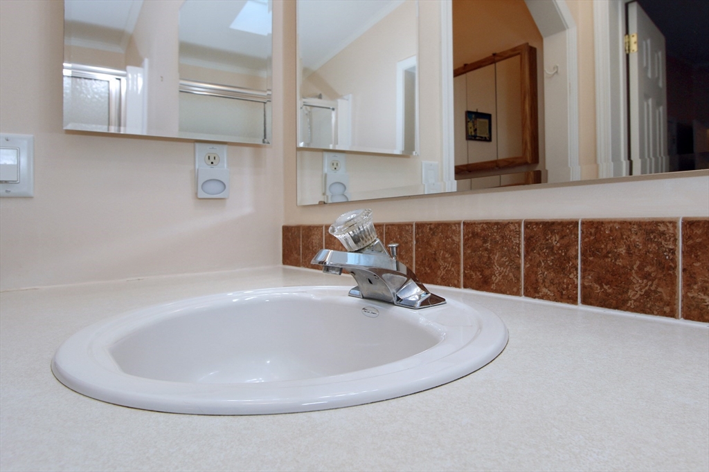 507 Crystal Way Middleboro, MA 02346 - Photo 20 of 36