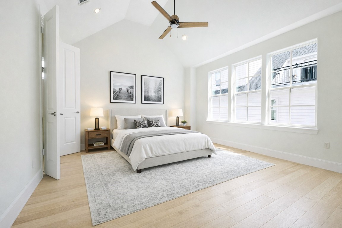 737 Bringhurst Street Houston, TX 77020 - Photo 6 of 13 Vaulted ceilings and yet more light pours into the primary bedroom!