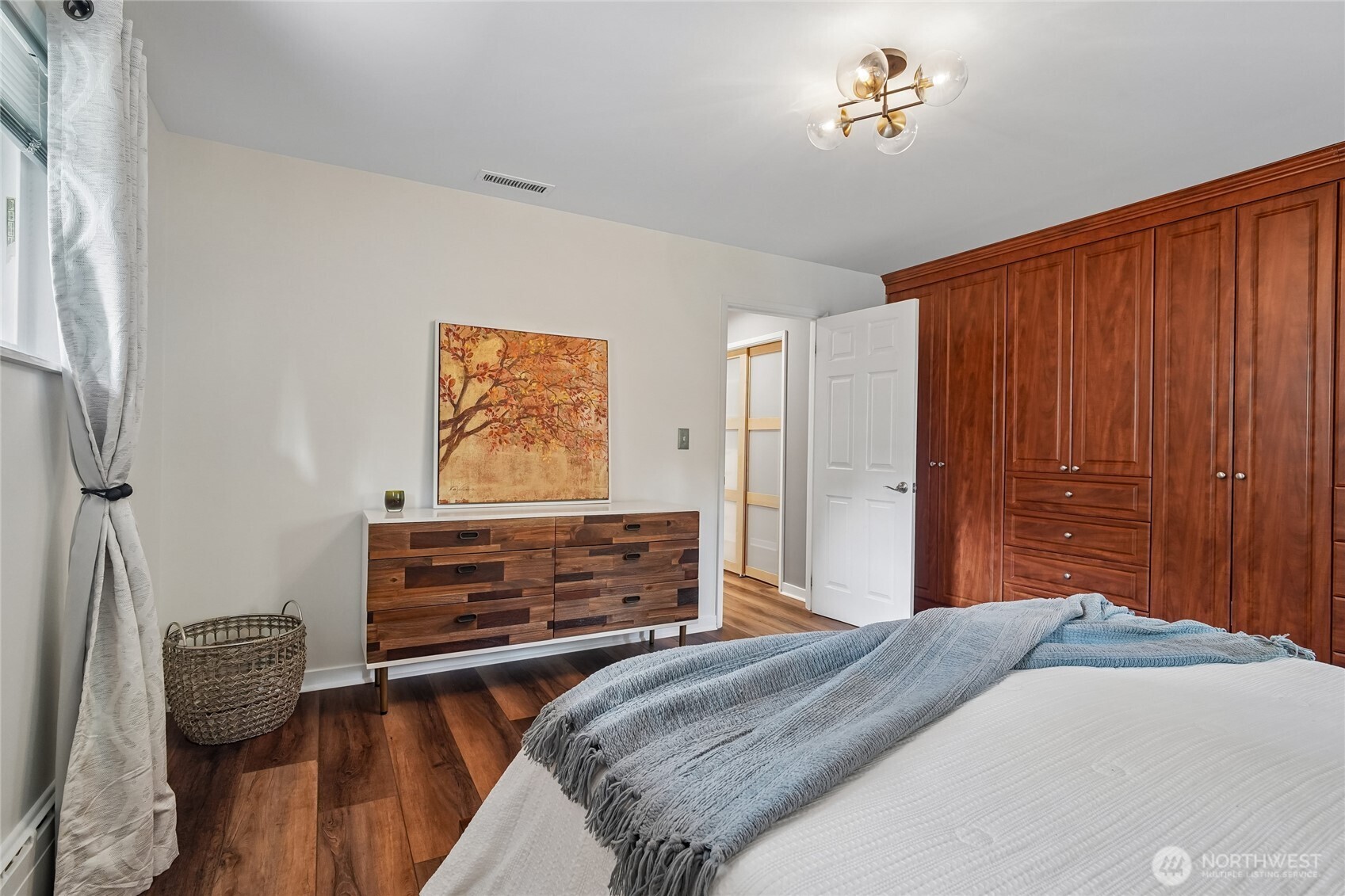 4208 Southwest Roxbury Street Seattle, WA 98136 - Photo 15 of 40 Gallery Image 15
