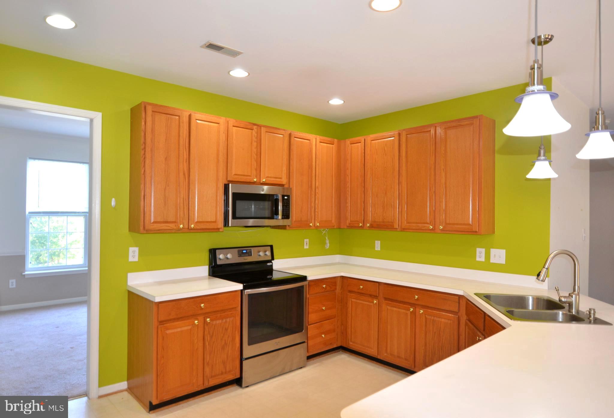 12930 Summit Ridge Terrace Germantown, MD 20874 - Photo 17 of 40 KITCHEN