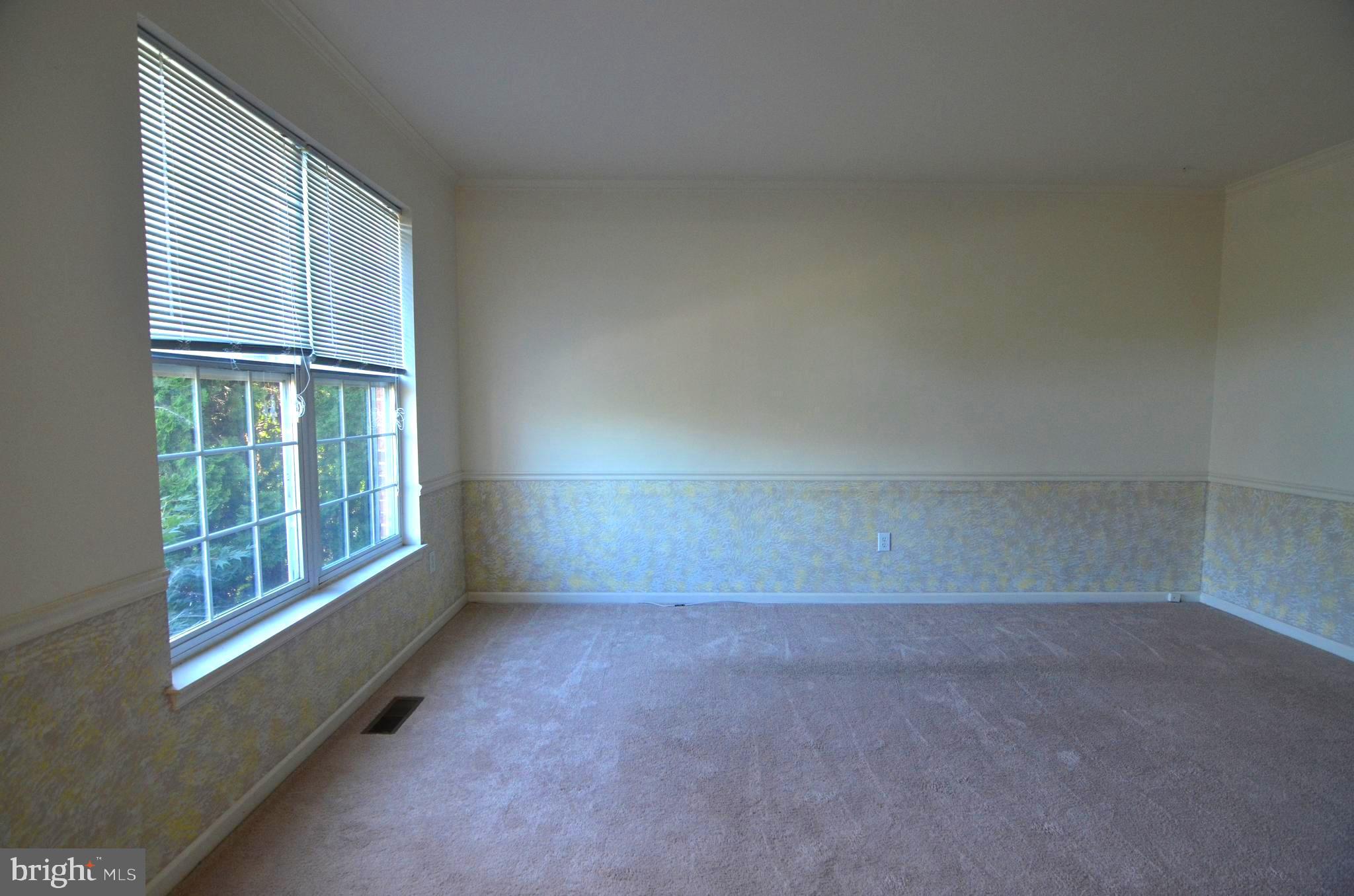 12930 Summit Ridge Terrace Germantown, MD 20874 - Photo 9 of 40 LIVING ROOM