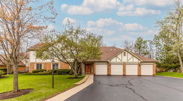 $365,000 | 930 Ivy Lane, Unit D, Deerfield, IL 60015