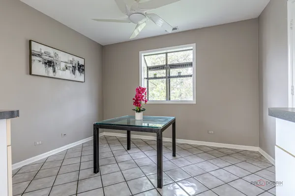 $365,000 | 930 Ivy Lane, Unit D, Deerfield, IL 60015