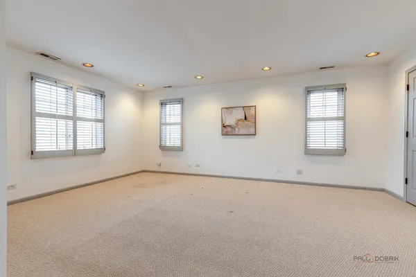 $365,000 | 930 Ivy Lane, Unit D, Deerfield, IL 60015