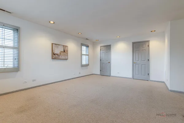 $365,000 | 930 Ivy Lane, Unit D, Deerfield, IL 60015