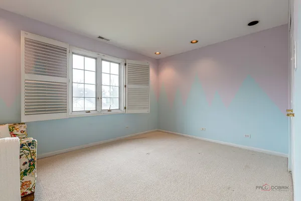 $365,000 | 930 Ivy Lane, Unit D, Deerfield, IL 60015