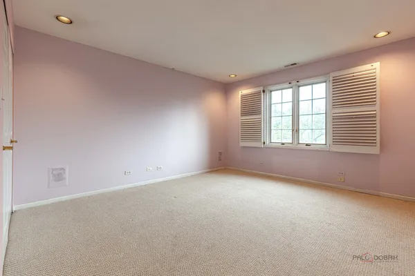 $365,000 | 930 Ivy Lane, Unit D, Deerfield, IL 60015