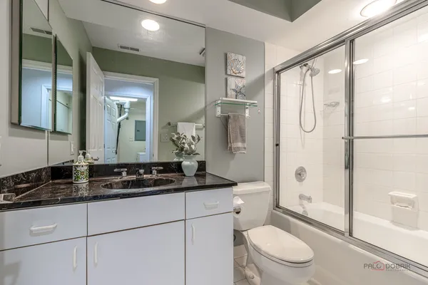 $365,000 | 930 Ivy Lane, Unit D, Deerfield, IL 60015