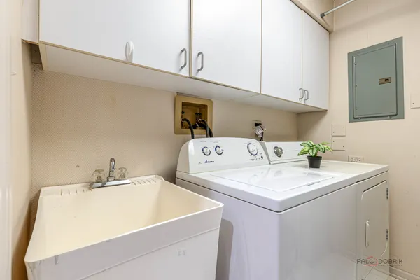 $365,000 | 930 Ivy Lane, Unit D, Deerfield, IL 60015
