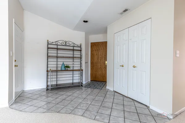 $365,000 | 930 Ivy Lane, Unit D, Deerfield, IL 60015