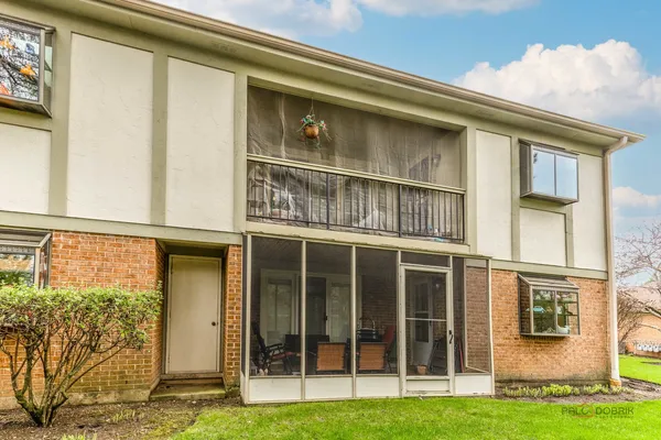 $365,000 | 930 Ivy Lane, Unit D, Deerfield, IL 60015