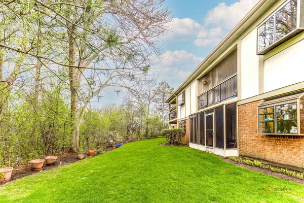 $365,000 | 930 Ivy Lane, Unit D, Deerfield, IL 60015
