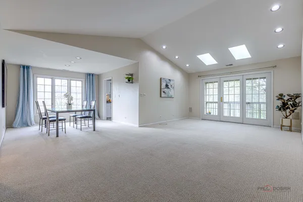 $365,000 | 930 Ivy Lane, Unit D, Deerfield, IL 60015
