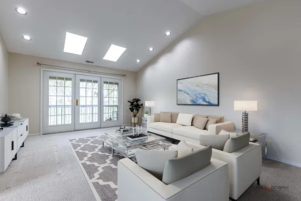 $365,000 | 930 Ivy Lane, Unit D, Deerfield, IL 60015
