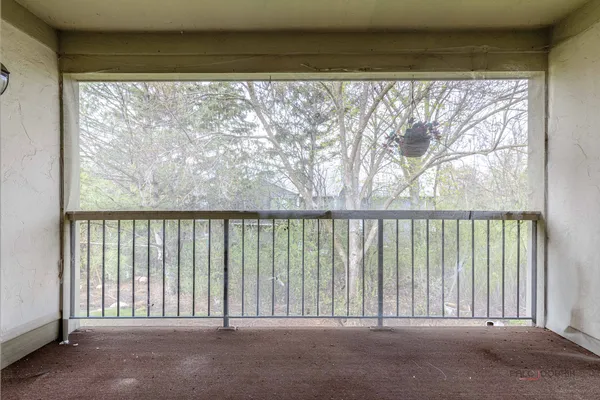 $365,000 | 930 Ivy Lane, Unit D, Deerfield, IL 60015