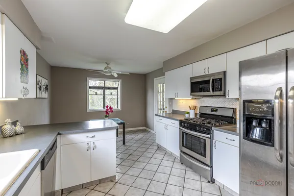 $365,000 | 930 Ivy Lane, Unit D, Deerfield, IL 60015