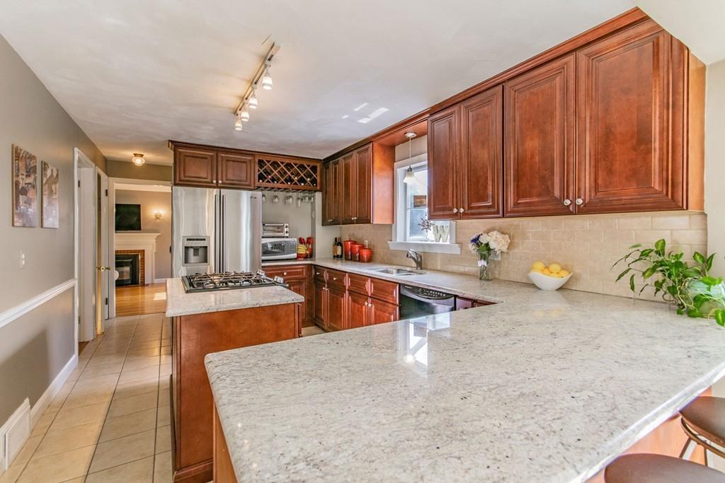5 Crescent Road Longmeadow, MA 01106 - Photo 8 of 34 Gallery Image 8