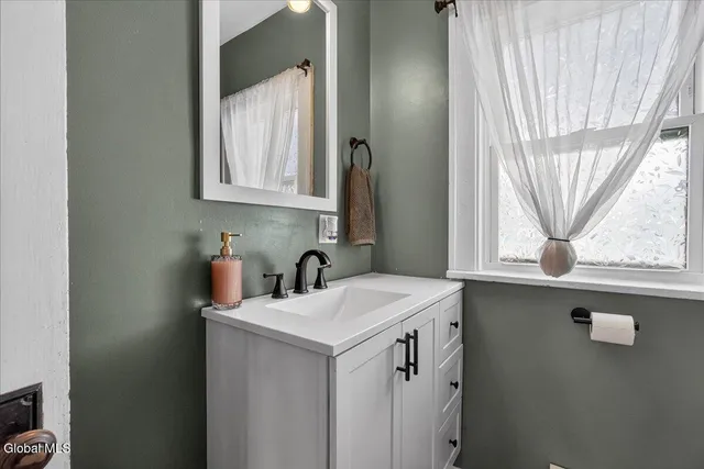 $219,000 | 5 Bloomingdale Avenue, East Greenbush, NY 12061