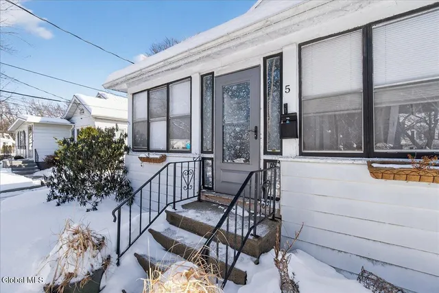 $219,000 | 5 Bloomingdale Avenue, East Greenbush, NY 12061