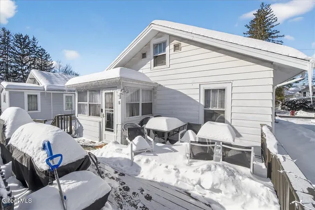 $219,000 | 5 Bloomingdale Avenue, East Greenbush, NY 12061