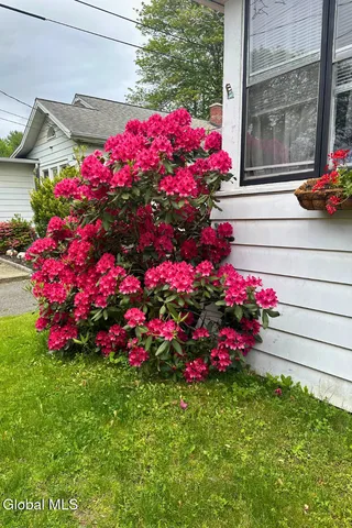 $219,000 | 5 Bloomingdale Avenue, East Greenbush, NY 12061