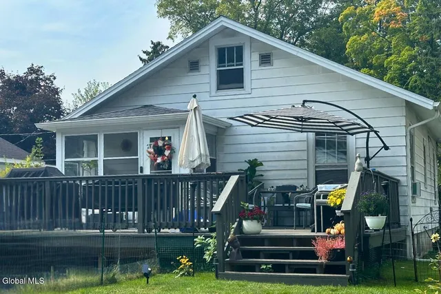 $219,000 | 5 Bloomingdale Avenue, East Greenbush, NY 12061