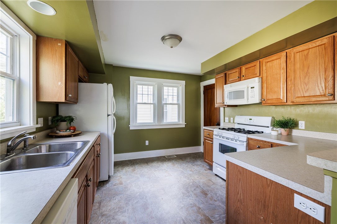 84 Winbourne Road Rochester, NY 14611 - Photo 16 of 27