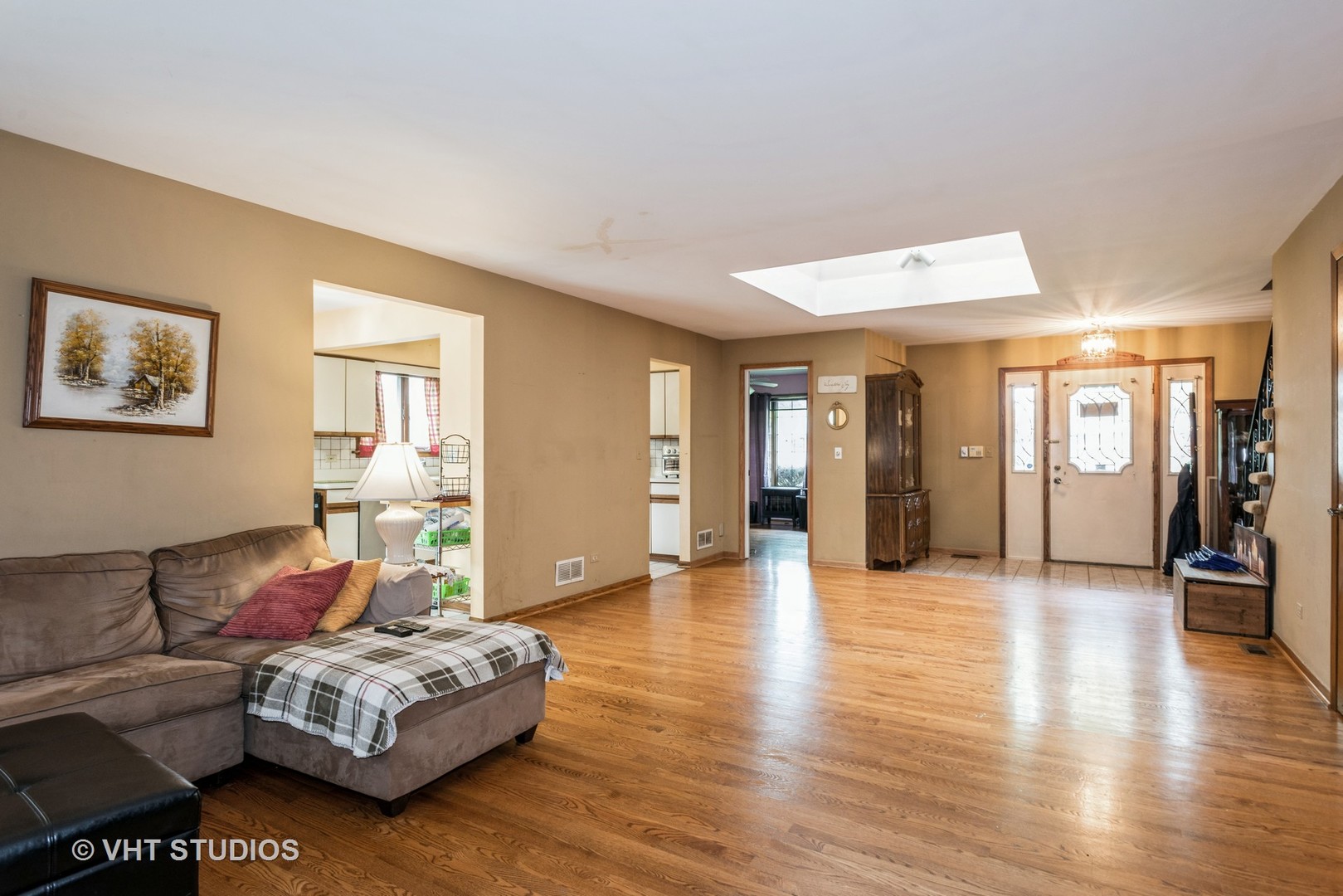 717 North Broadway Avenue Park Ridge, IL 60068 - Photo 5 of 18 a living room with furniture and wooden floor