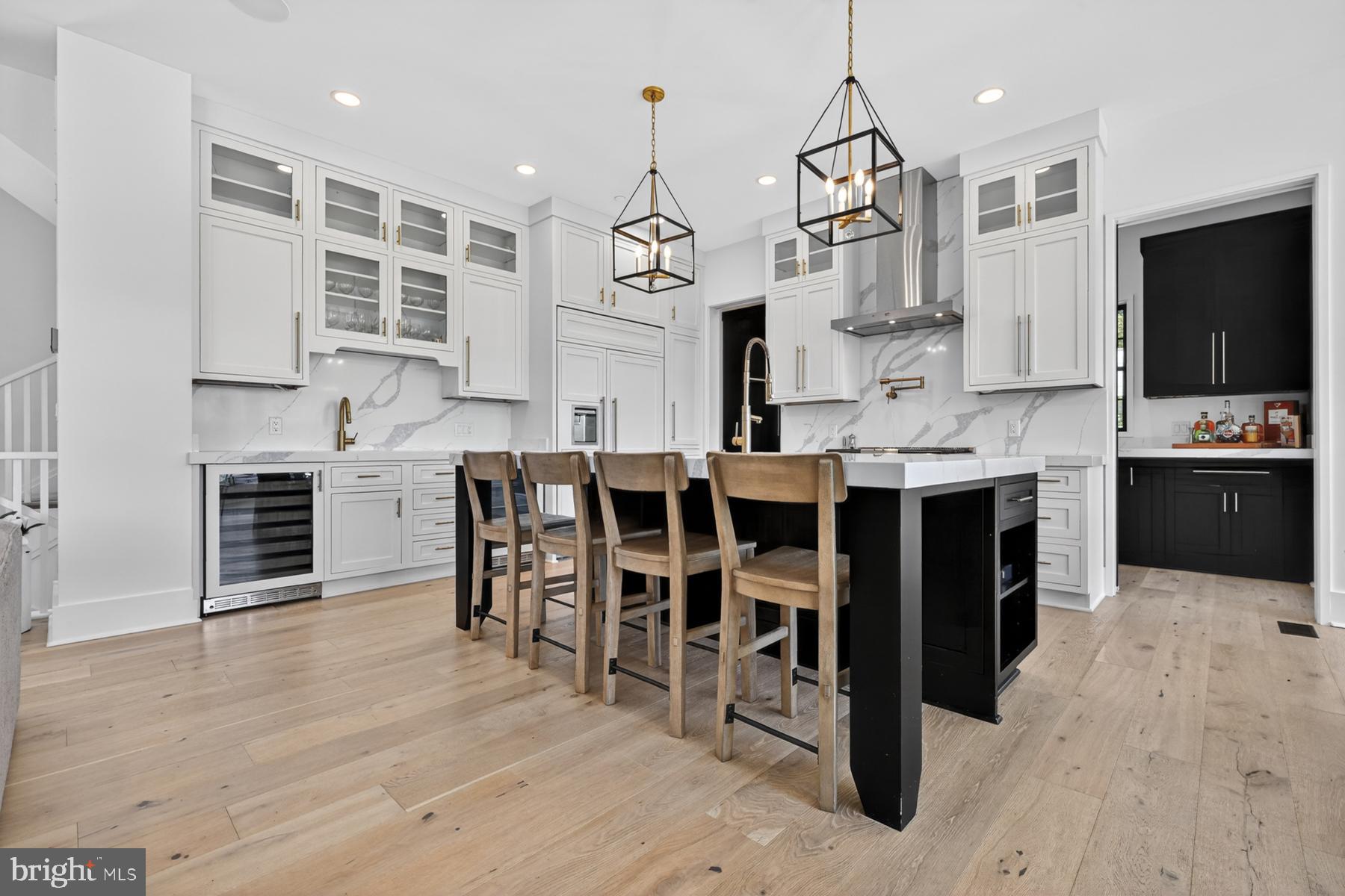 3275 Harness Creek Road Annapolis, MD 21403 - Photo 14 of 40 Breakfast bar at oversized island