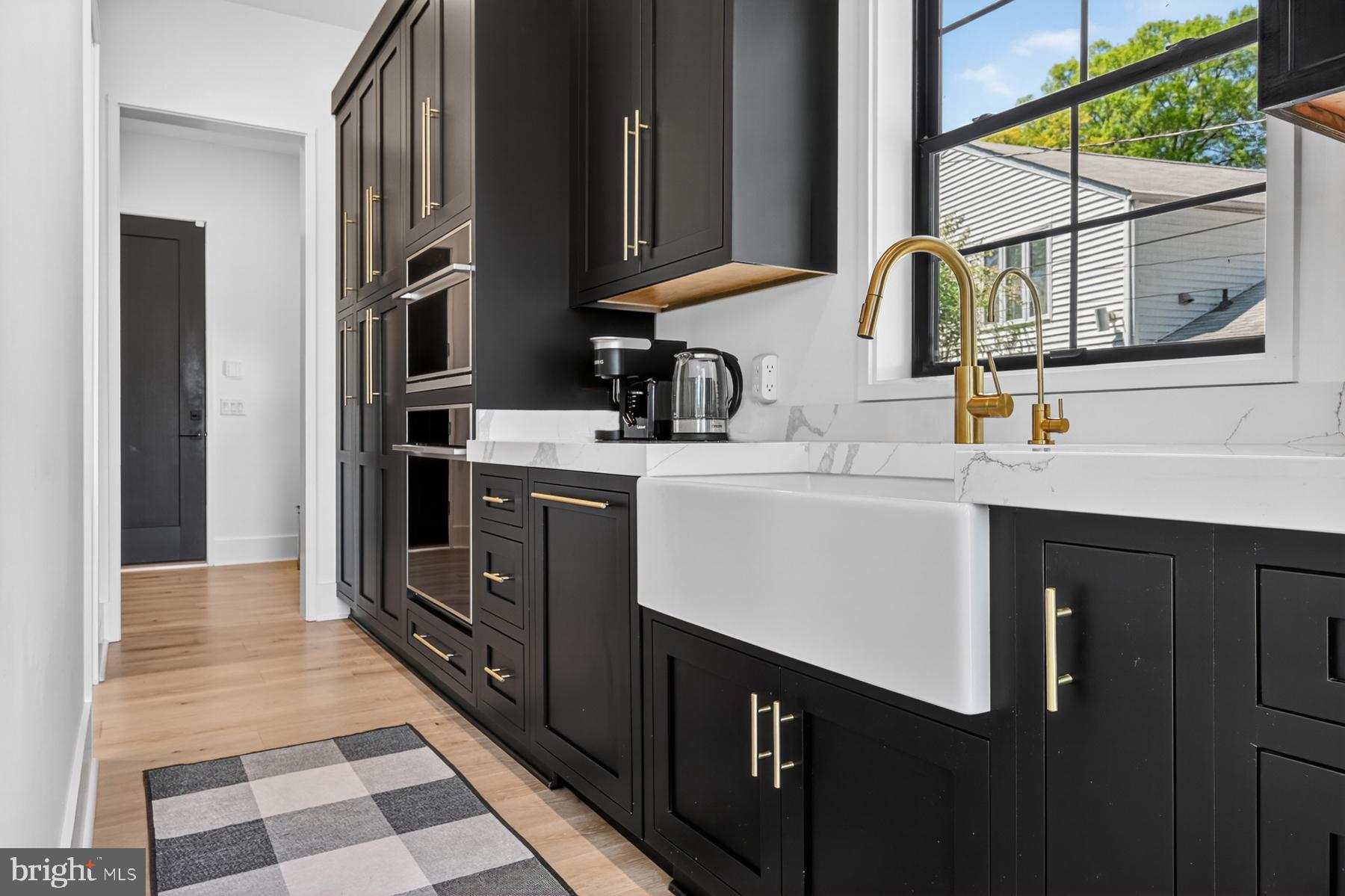 3275 Harness Creek Road Annapolis, MD 21403 - Photo 19 of 40 Wet bar and water views