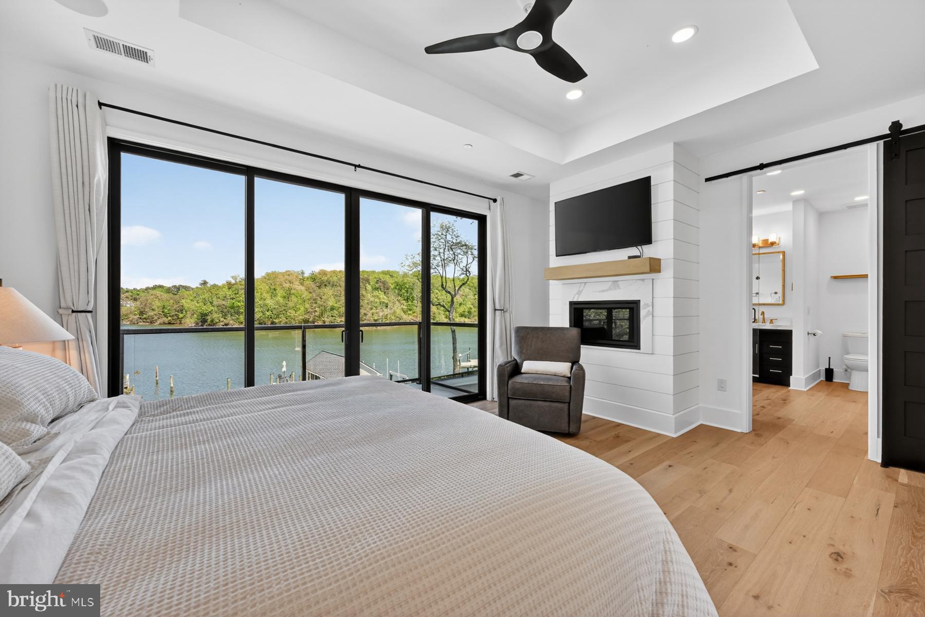 3275 Harness Creek Road Annapolis, MD 21403 - Photo 26 of 40 Sliding doors open to the waterside deck