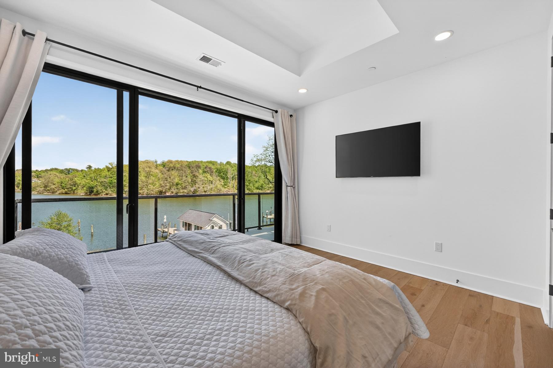 3275 Harness Creek Road Annapolis, MD 21403 - Photo 34 of 40 Sliding doors to the waterside deck