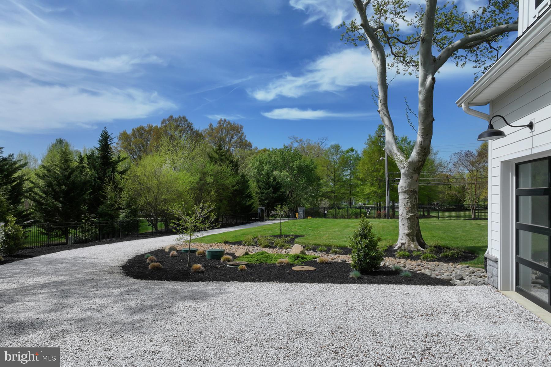3275 Harness Creek Road Annapolis, MD 21403 - Photo 40 of 41 a view of a garden