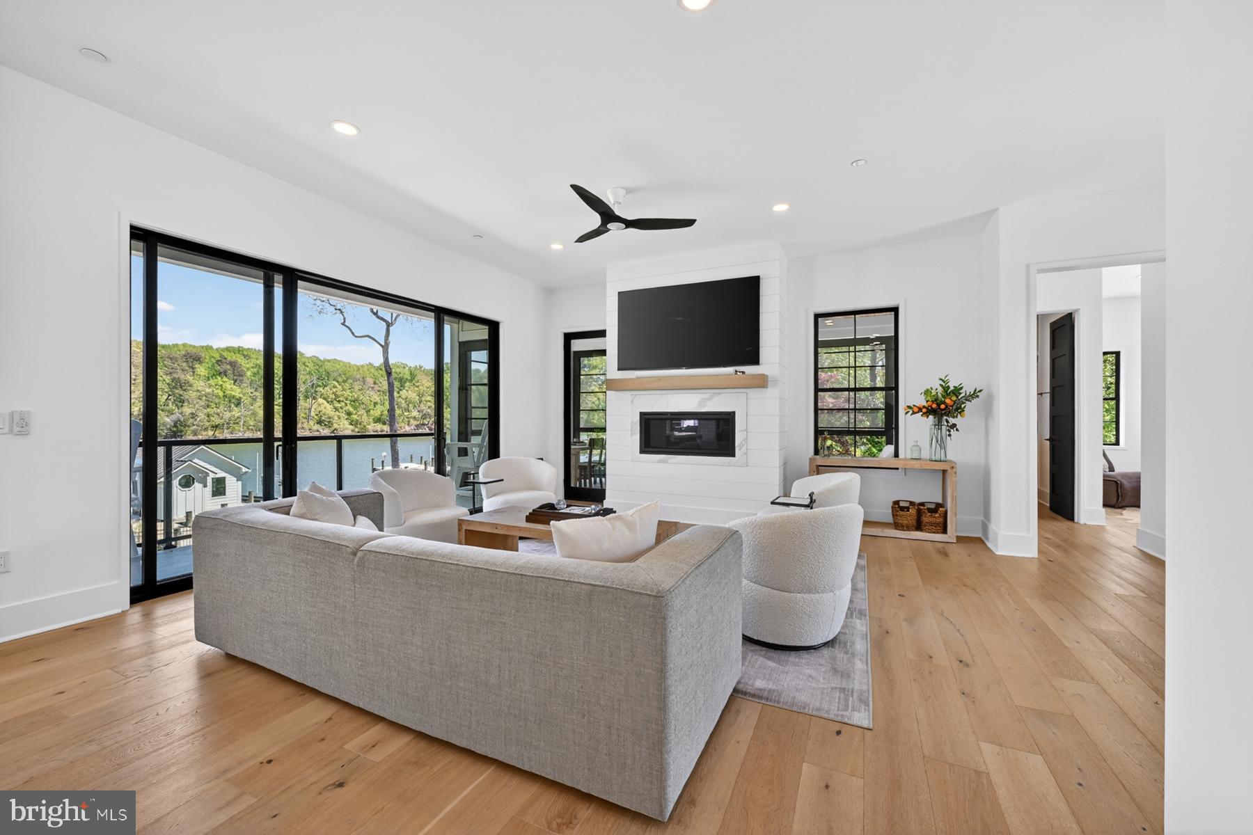 3275 Harness Creek Road Annapolis, MD 21403 - Photo 10 of 40 Seating area in the great room
