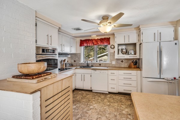 10 Eisenhower Road Framingham, MA 01701 - Photo 4 of 20 Gallery Image 4
