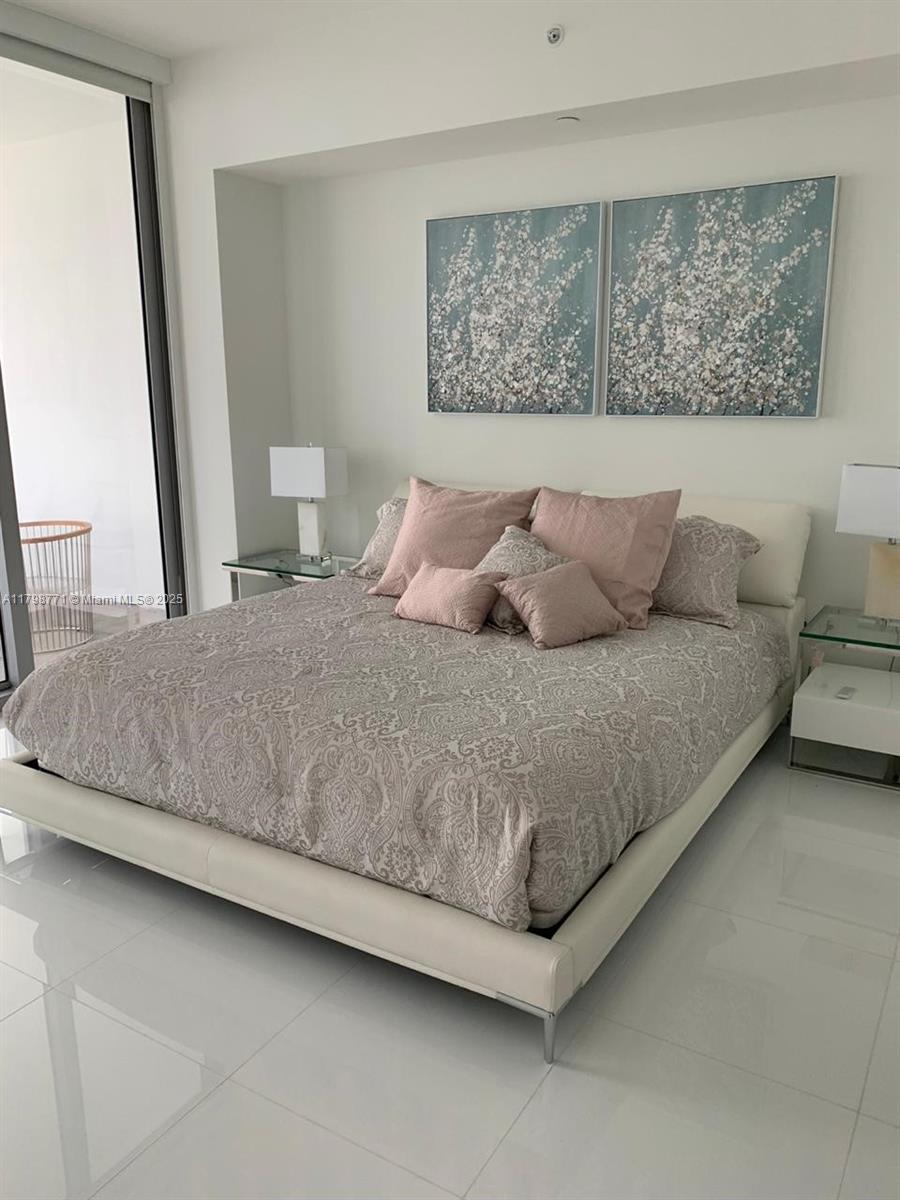 851 Northeast 1st Avenue, Unit 2703 Miami, FL 33132 - Photo 9 of 17