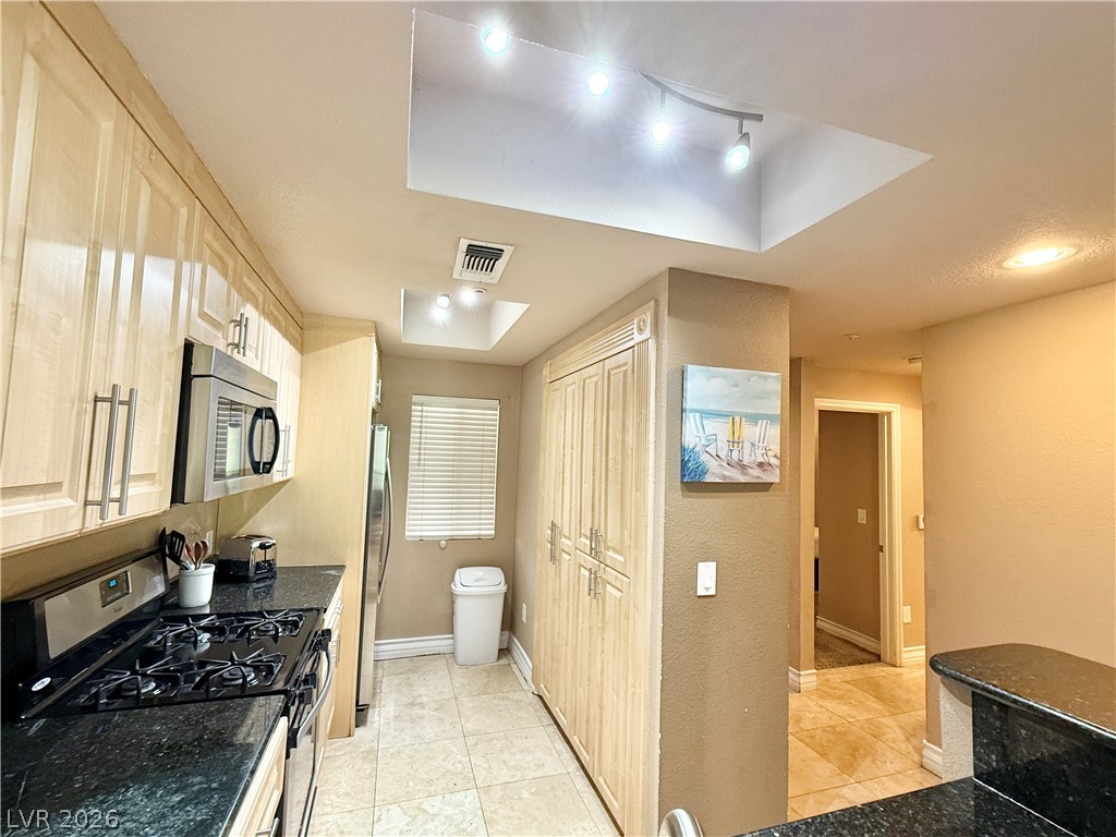 210 East Flamingo Road, Unit 215 Las Vegas, NV 89169 - Photo 4 of 28