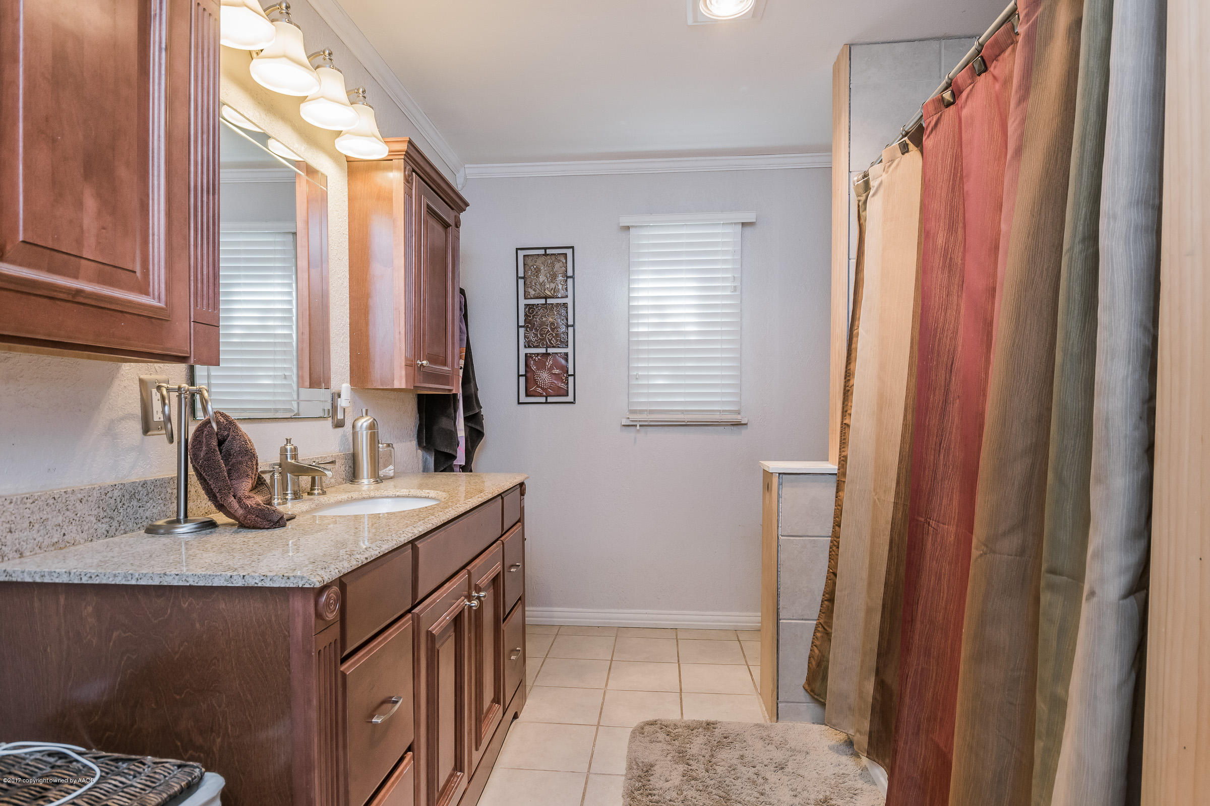 5159 Arden Road Amarillo, TX 79110 - Photo 13 of 20 Hall Bathroom_