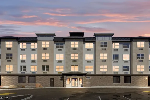 $3,100 | 95 Shepherd Lane, Unit B409, Totowa, NJ 07512