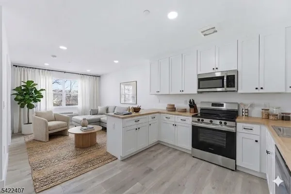 $3,100 | 95 Shepherd Lane, Unit B409, Totowa, NJ 07512