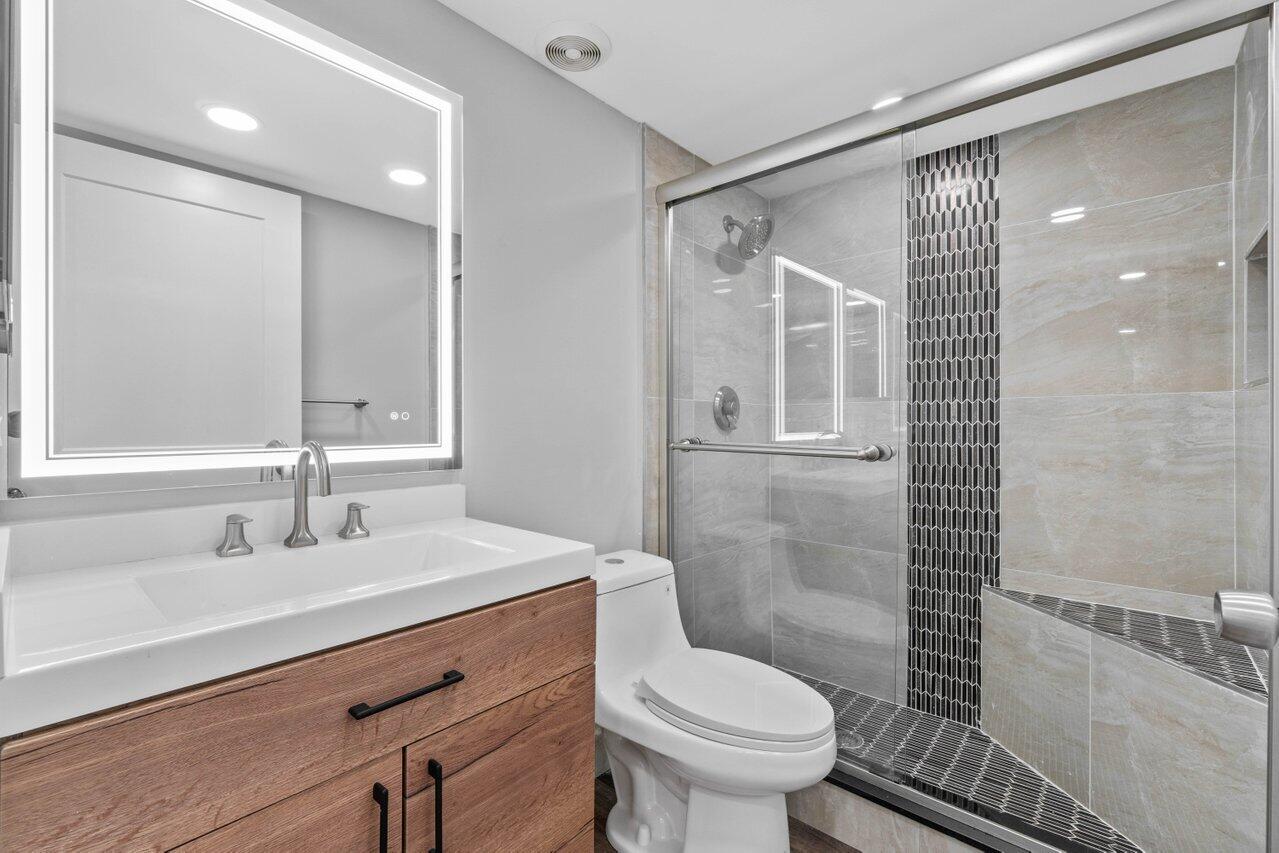 637 Normandy Lane, Unit N Delray Beach, FL 33484 - Photo 12 of 30 bathroom