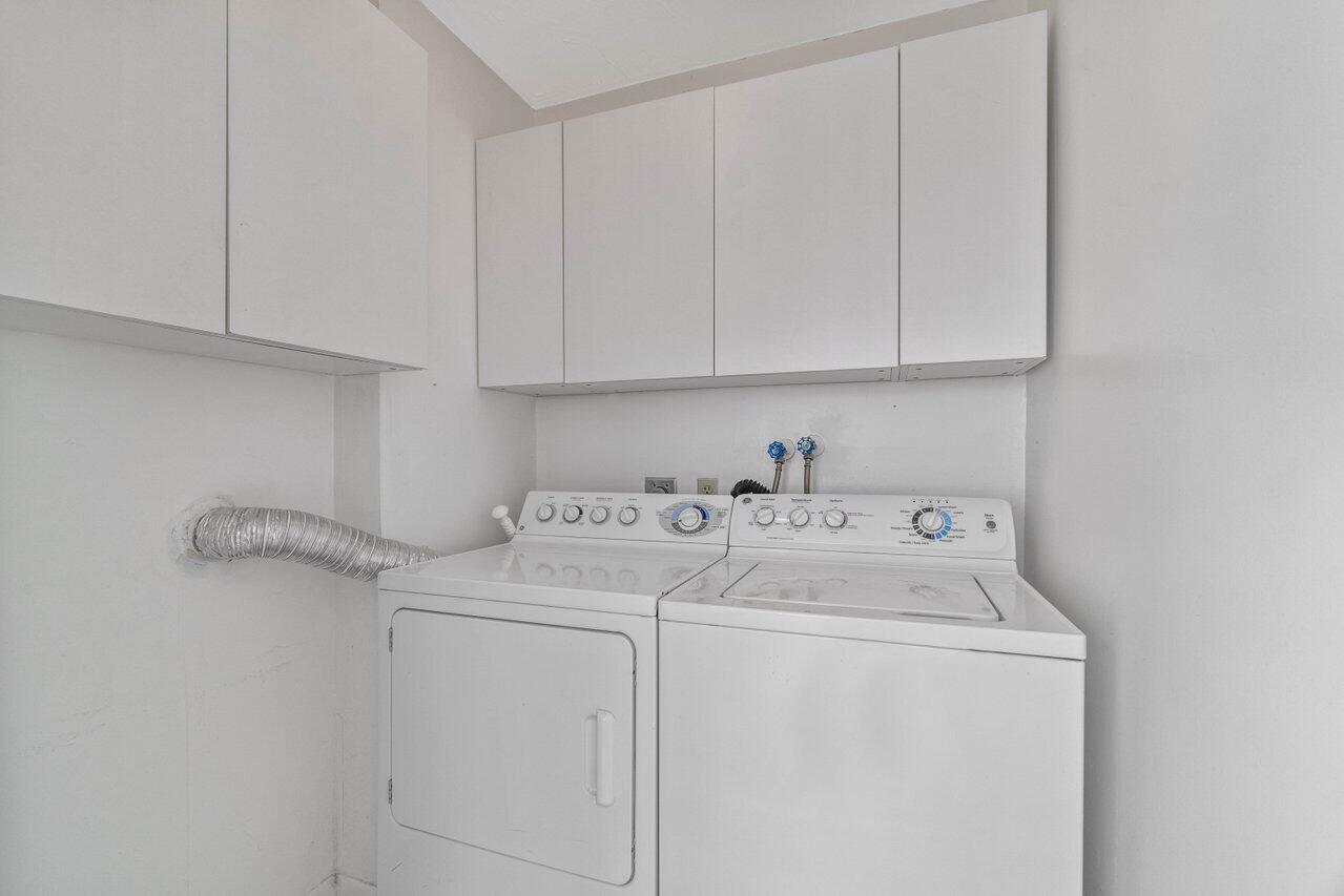 637 Normandy Lane, Unit N Delray Beach, FL 33484 - Photo 22 of 30 washer/dryer