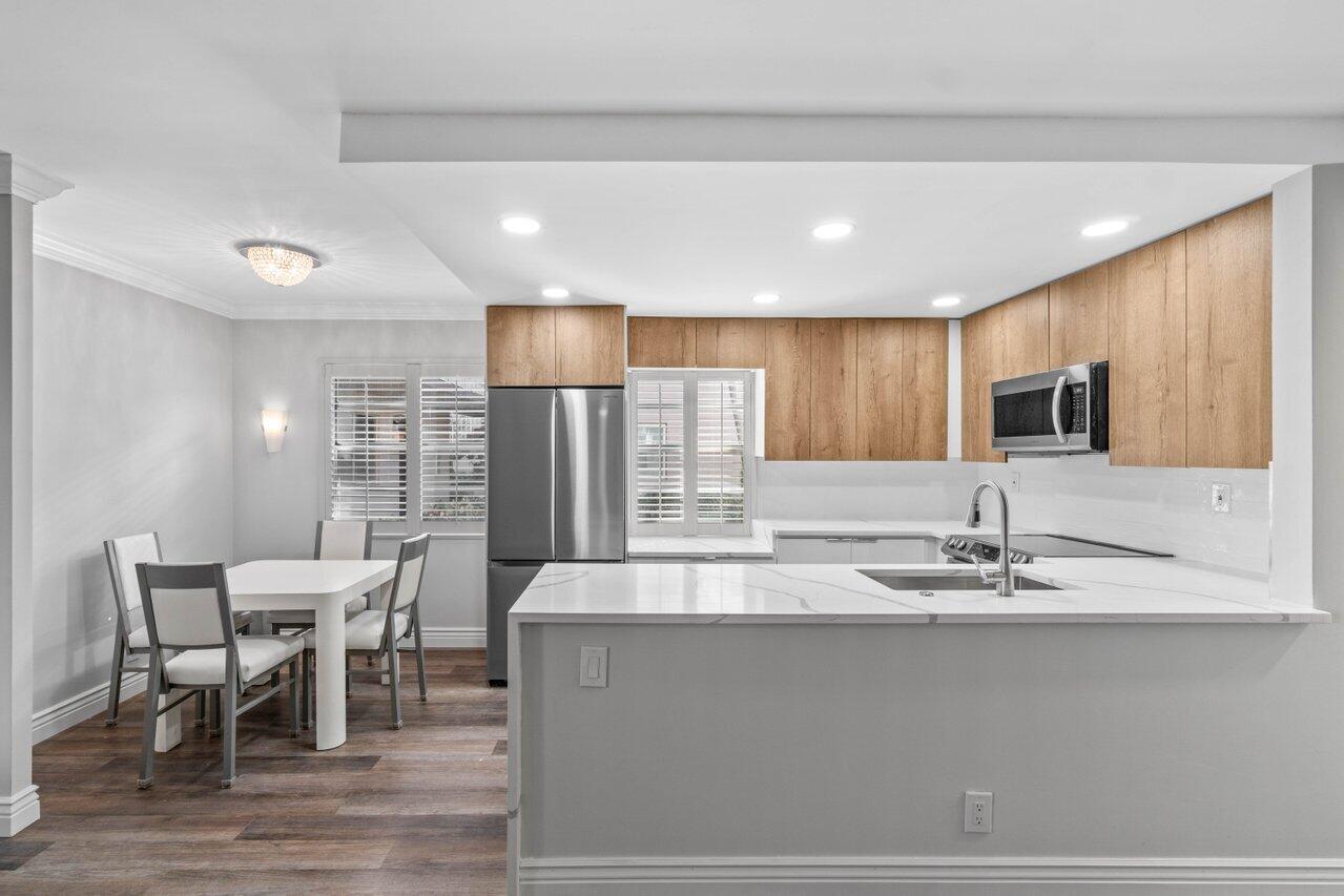 637 Normandy Lane, Unit N Delray Beach, FL 33484 - Photo 8 of 30 kitchen