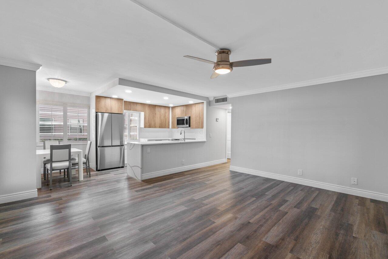 637 Normandy Lane, Unit N Delray Beach, FL 33484 - Photo 9 of 30 Kitchen