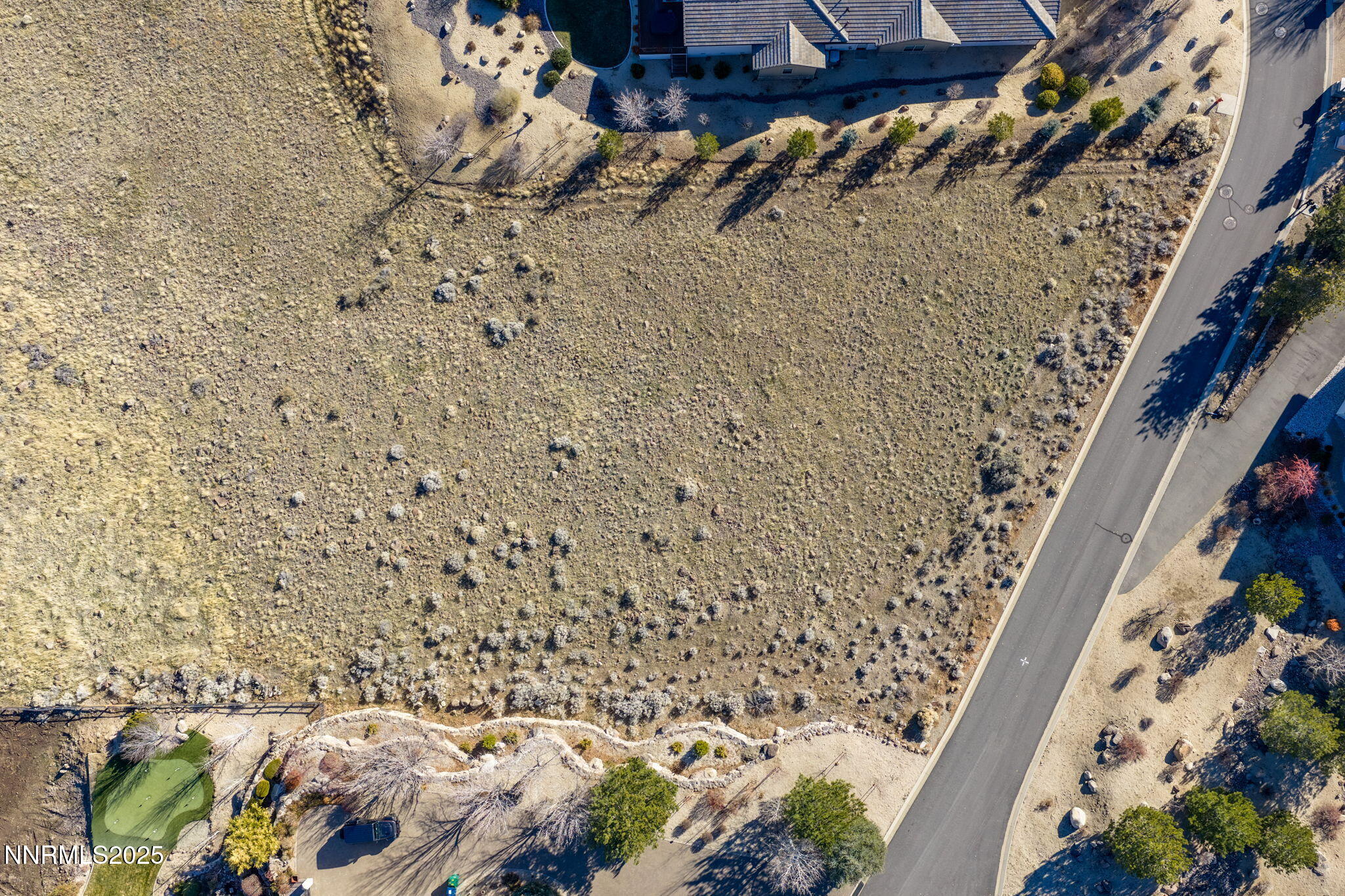 390 Questa Court Reno, NV 89511 - Photo 12 of 29 a bathroom with a bathtub and shower